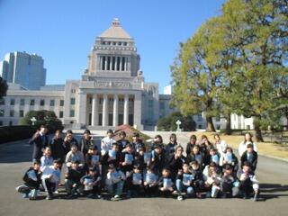 ６年生　社会科見学です。