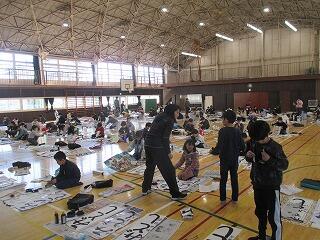 ３～６年生　書きぞめ競書会です。