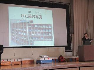 全校朝会です。
