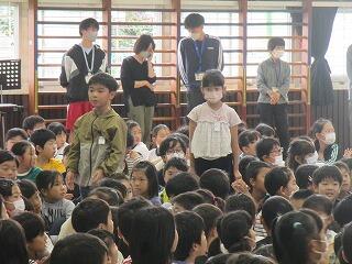 全校朝会です。