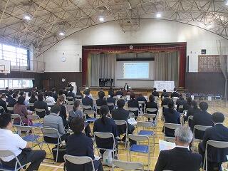 研究協議会の全体会です。