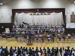 音楽会①こばと学級ハンドベルです。